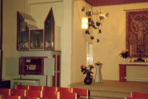 Kirche, Blick zum Altar, vermutlich 1977 (nach 1966, 1966 Orgelneubau)