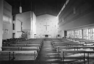 Kirche, Blick zum Altar, vor 1970