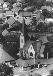 Kirche, Ansicht von Südosten, Luftbild, um 1960