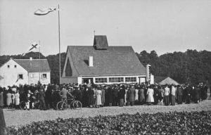 Kapelle, Außenansicht, Einweihung der Kapelle am 7. Oktober 1951