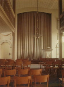 Kirche, bzw. Gemeindesaal, Blick zur Kanzel, Foto: Ernst Witt, Hannover, März 1956