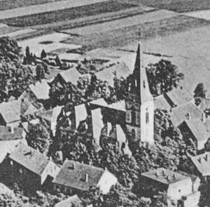Kirche, Ansicht von Nordwesten, Luftbild