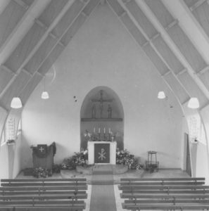 Kirche, Blick zum Altar, 1952