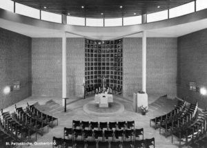 Kirche, Blick zum Altar, um 1970