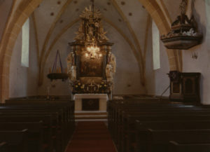 Kirche, Blick zum Altar, 1980