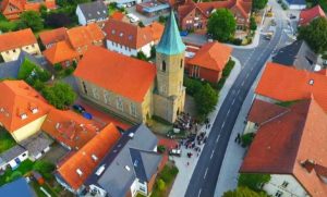 Kirche, Ansicht von Nordwesten, Luftbild, Foto: Bodo Boehnke, 2016