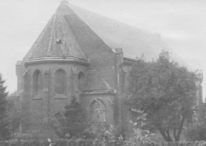 Wiederaufgebaute Kirche, Ansicht von Nordosten, vor 1955