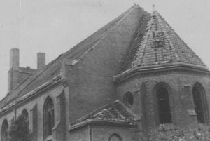 Zerstörte Kirche, Ansicht von Südosten, vor 1948