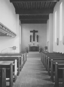 Kirche, Blick zum Altar, 1956, Foto: Ernst Witt, Hannover