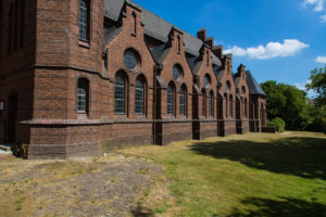 Kirche. Südfassade