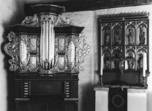 Alte Kapelle, Orgel und Flügelaltar