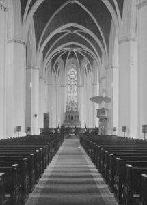 Kirche, Blick zum Altar, Foto: Ernst Witt, Hannover, August 1969