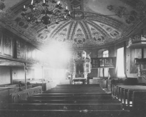 Kirche, Blick zum Altar, 1905