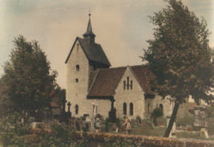 Kirche, Ansicht von Südosten, um 1946, (handkoloriertes SW-Bild)