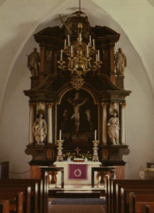 Kirche, Blick zum Altar, um 1980