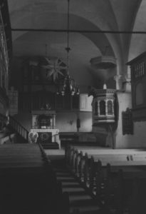 Kirche, Blick zum Altar und zur Orgel, um 1960