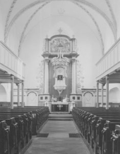 Kirche, Blick zum Altar, Foto: Ernst Witt, Hannover, November 1953