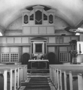 Kirche, Blick zum Altar und zur Orgel, um 1960