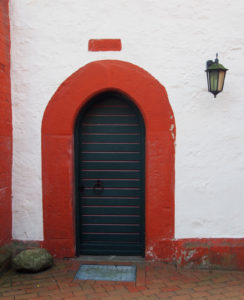 Kapelle, Portal mit Bauinschrift