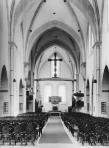 Kirche, Blick zum Altar, nach 1963