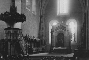 Kirche, Blick in den Chorraum, vor 1920