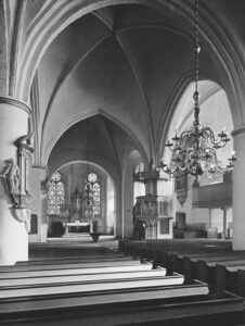 Kirche, Blick zum Altar, vor 1960