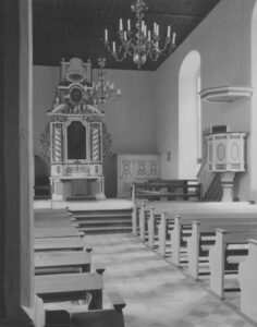 Kirche, Blick zum Altar, Foto: Ernst Witt, Hannover, August 1952 (nach der Innenrenovierung)