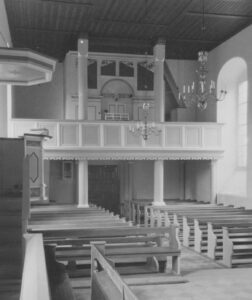 Kirche, Blick zur Orgel, Foto: Ernst Witt, Hannover, August 1952 (nach der Innenrenovierung)