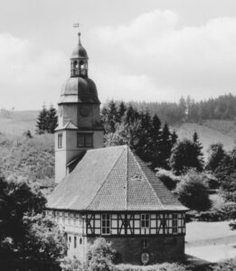 Neue Kirche, Außenansicht, um 1955, Postkarte (Lederbogen-Verlag, Goslar)