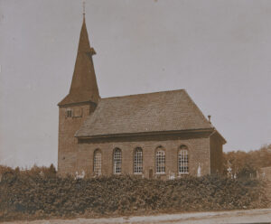 Kirche, Ansicht von Südosten, um 1900, Foto: Jannik Borre, Eutin