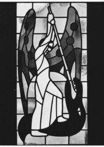 Buntglasfenster in der Sakristei, Erzengel Michael besiegt den Drachen, 1962