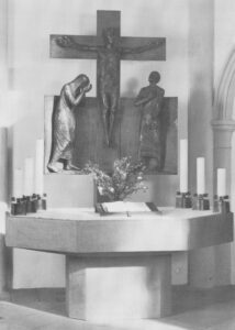 Altar mit Kreuzigungsgruppe, nach 1980