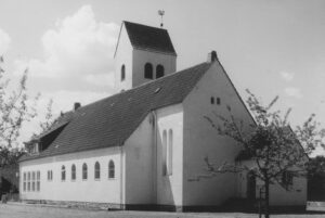 Kirche, Ansicht von Südosten, Foto: Ernst Witt, Hannover, 1955