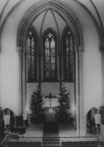 Kirche, Blick zum Altar (von der Empore aus), um 1960