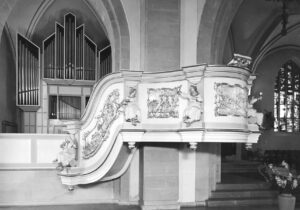 Orgel im Ostjoch des nördlichen Seitenschiffs und Kanzel, zwischen 1960 und 1966