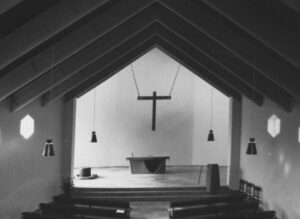 Kirche, Blick zum Altar, um 1964