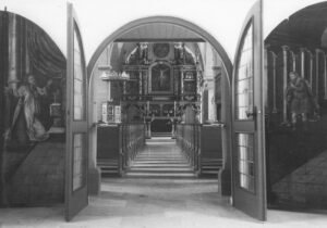 Kirche, Blick vom Turm aus zum Altar, Foto: Ernst Witt, Hannover, 1967