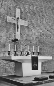 Altar und Kruzifix, 1954