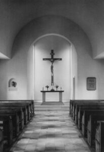 Kapelle Agathenburg, Blick zum Altar, Foto: Ernst Witt, Hannover, 1953