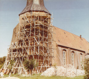 Kirche bzw. Turm, Ansicht von Südwesten, Teilansicht, 1956/62