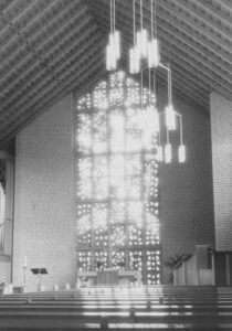 Kirche, Blick zum Altar, um 1970, Postkarte