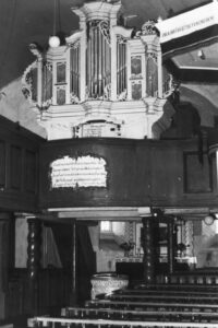 Kirche, Blick zum Altar und zur Orgel, vor 1970