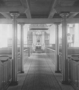 Kirche, Blick zum Altar, Foto: Ernst Witt, Hannover, August 1954