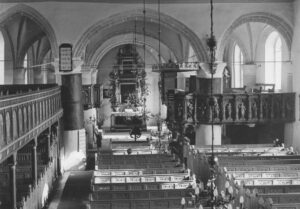 Kirche, Blick zum Altar, 1971