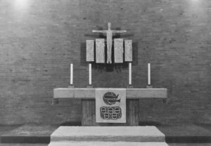 Altar und Kreuzigungsrelief