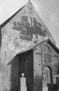 Kirche, Windfang vor Westgiebel, um 1956