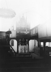 Kirche, Blick zum Altar und zur Orgel, 1980