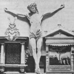 Von links nach rechts: Epitaph für Hans Ernst von Bothmer († 1678), Gekreuzigter Christus von einem Triumphkreuz, Epitaph (17. Jh.), vor 1902