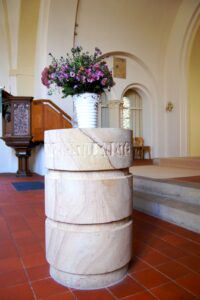 Holte Bissendorf Kirche Taufstein 2009