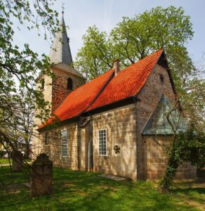 Kirche, Blick von Südwesten, 2023, Foto: Wolfram Kändler, CC BY-SA 3.0 de